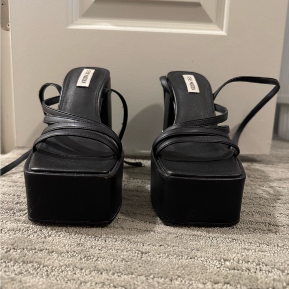 Chunky Steve Madden strappy heel - Picture 3 of 7